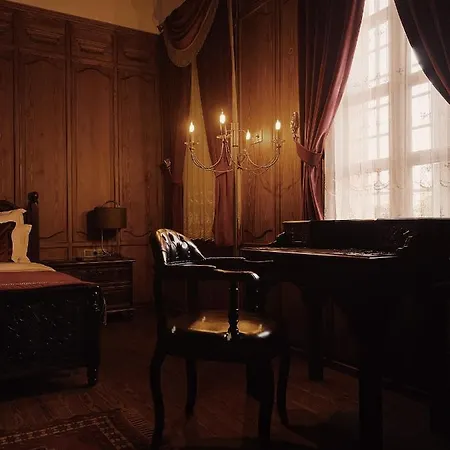 Four Mansions فندق *