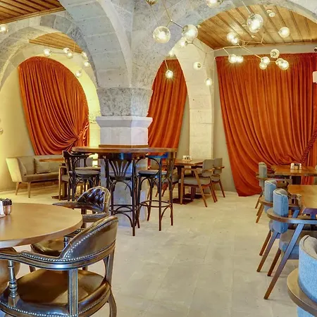 Four Mansions Hotell 5*