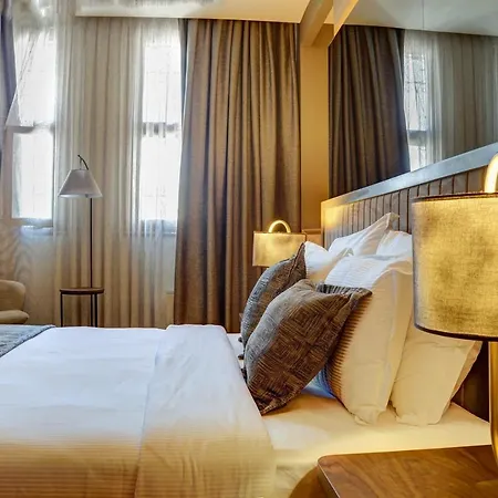 Four Mansions Hotell