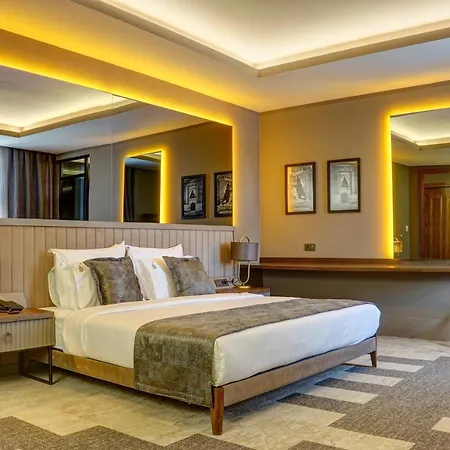 Otel Four Mansions *