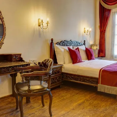 Four Mansions Hotell 5*