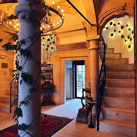 Отель Four Mansions *