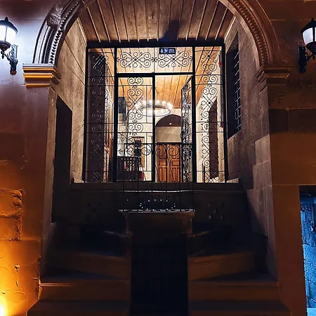 Отель Four Mansions