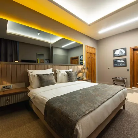 Four Mansions Hotell 5*