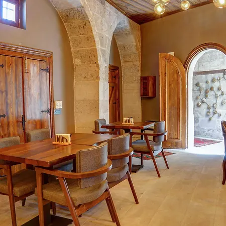 Four Mansions فندق