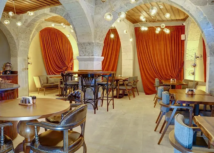 Four Mansions Hotel *