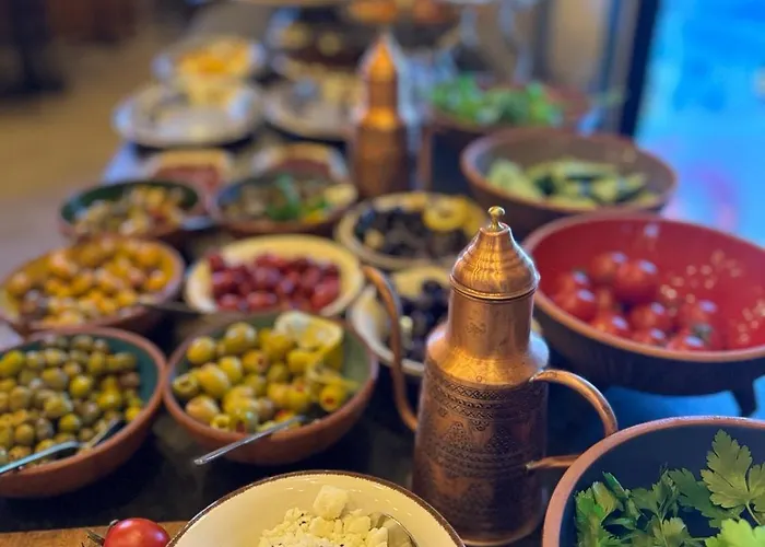 Otel Four Mansions *