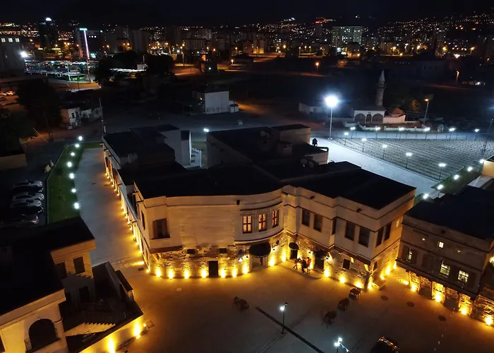 Otel Four Mansions *